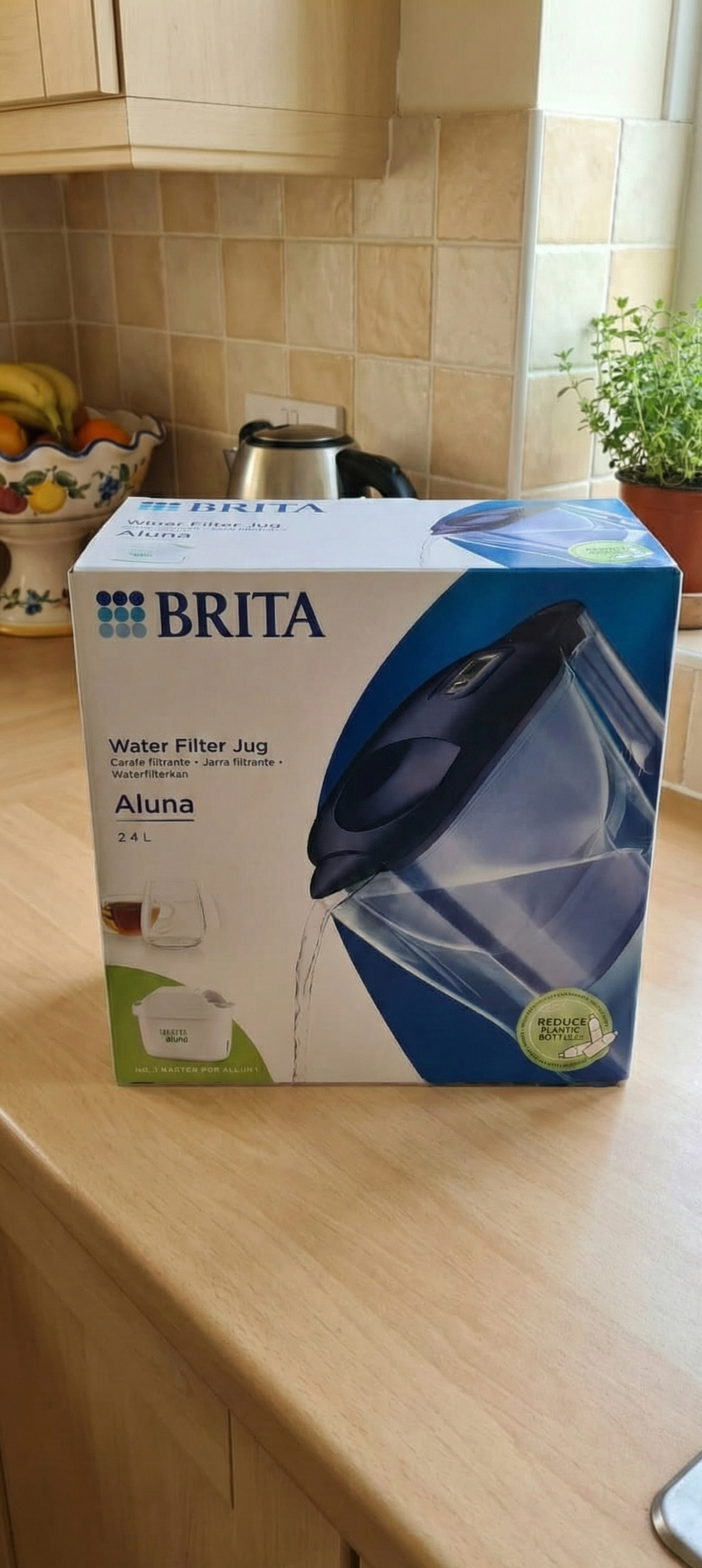 BRITA Aluna 2.4 L water filter jug.