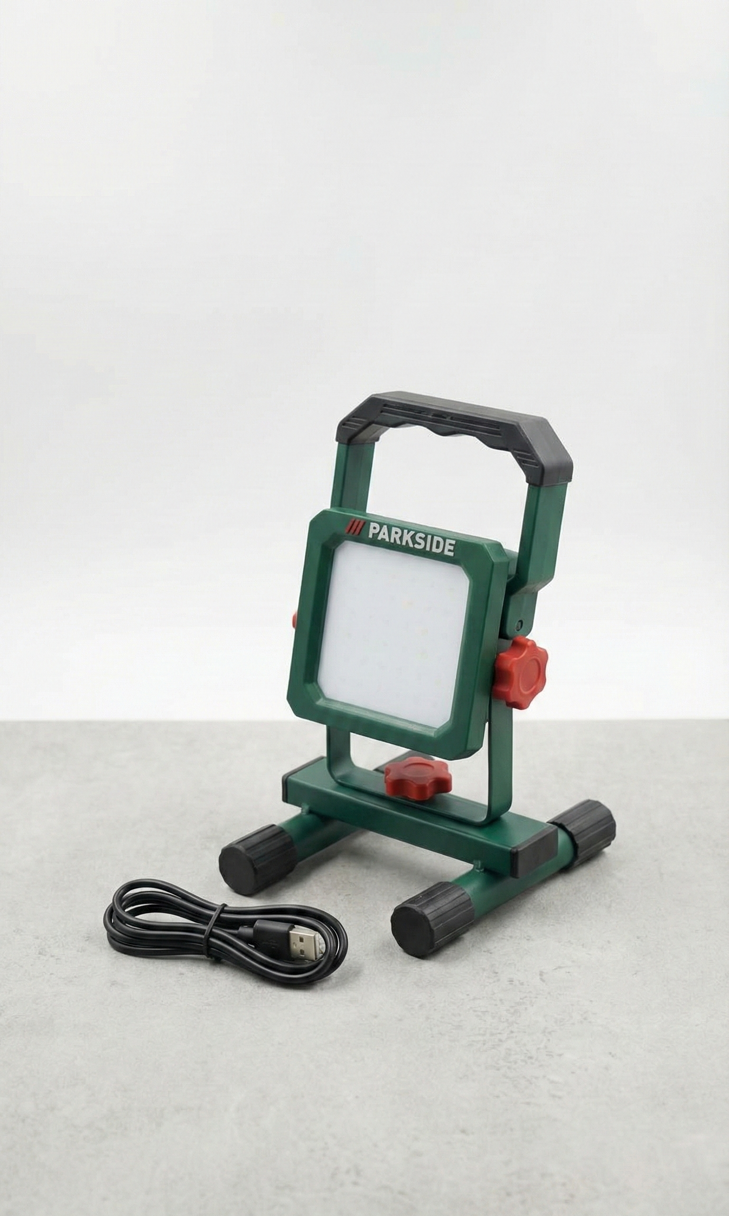 Parkside Akumulatorowy reflektor LED PAS 2200 C3 10 W cordless LED work light.