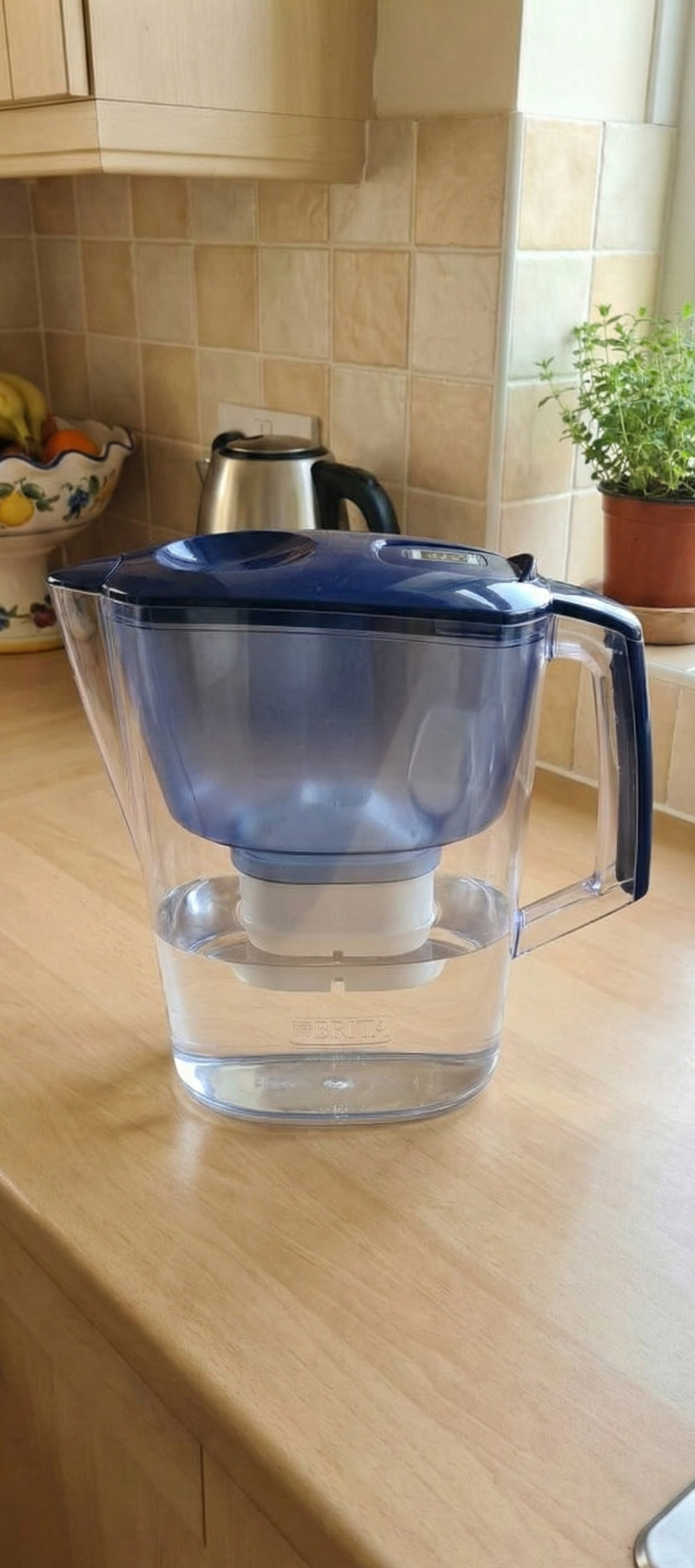 BRITA Aluna 2.4 L water filter jug.