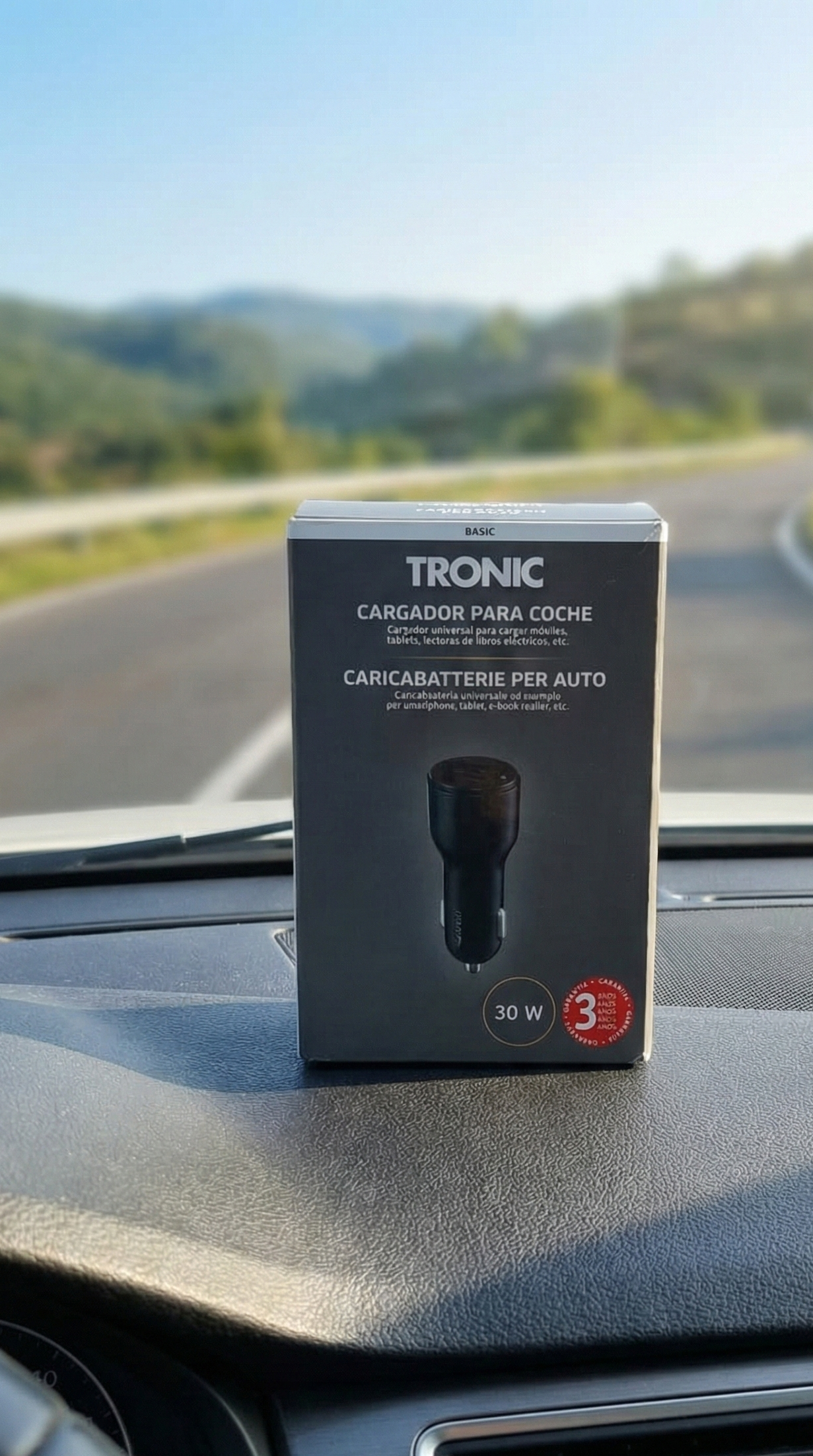 Tronic USB car charger with the following key specifications: Universal charging port suitable for smartphones, tablets, and e-book readers.